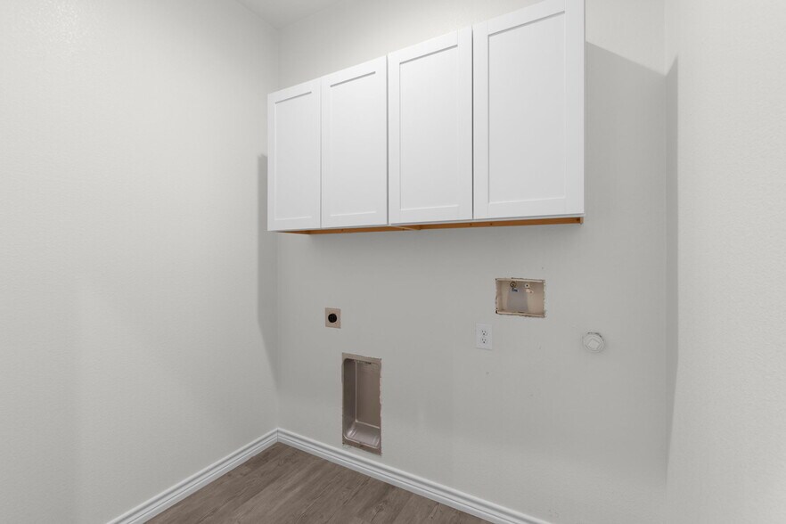 More Photos Of 870 Waco st, Kingsland Multifamily For Sale