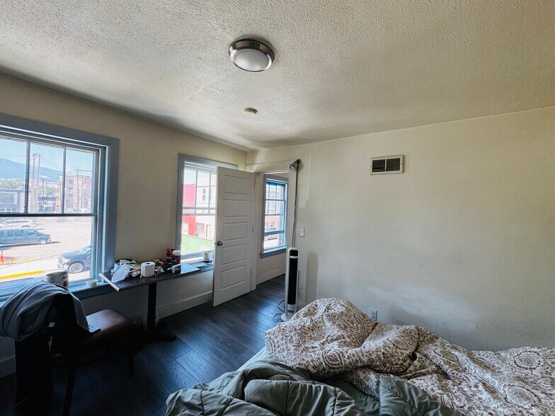 More Photos Of 118 N Main St, Livingston Storefront Retail Residential For Sale