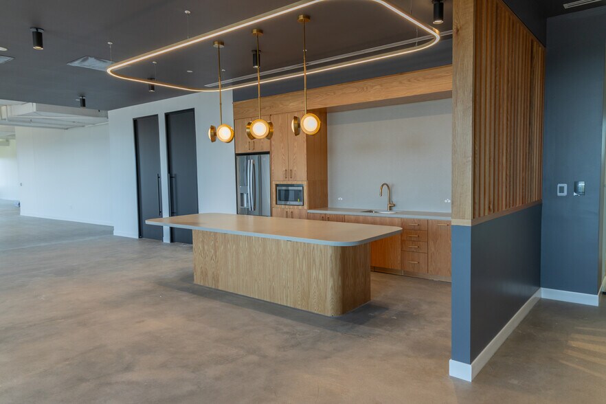 More Photos Of 1333 Oak Lawn Ave, Dallas Office For Lease