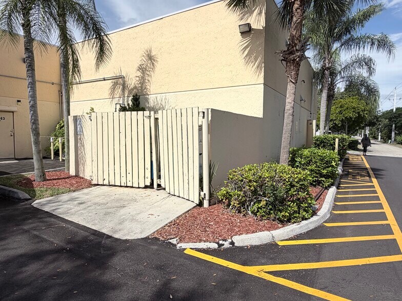 More Photos Of 2359-2367 N University Dr, Coral Springs Unknown For Lease
