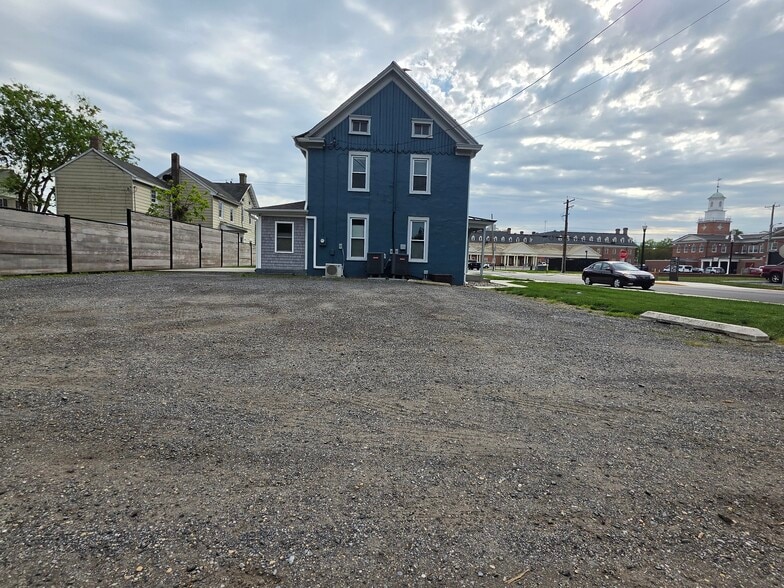 More Photos Of 104 E Pine St, Georgetown Office Residential For Lease