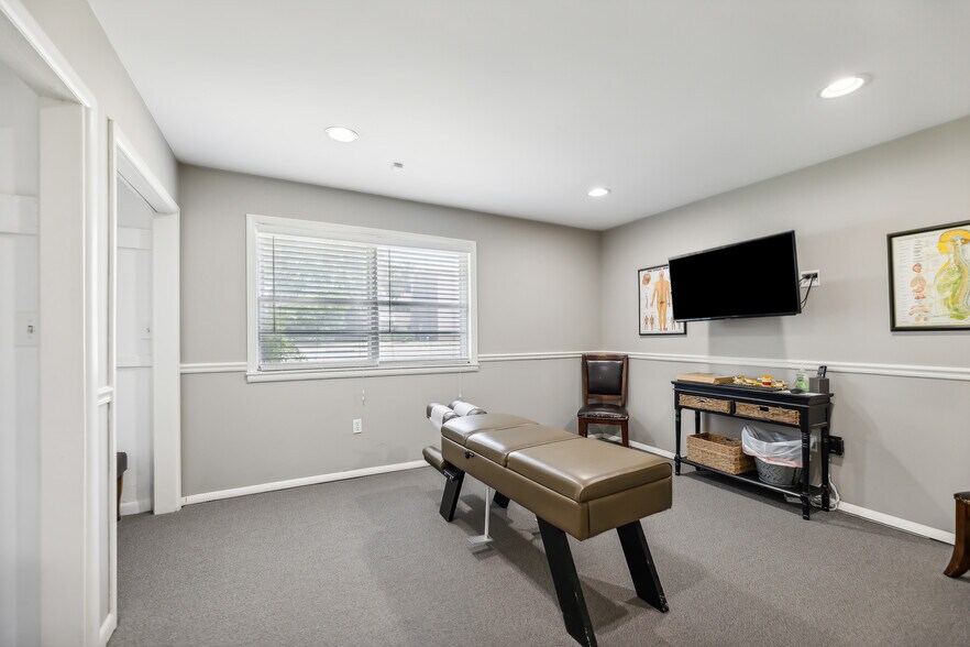 More Photos Of 930 W Main St, Jenks Medical For Sale