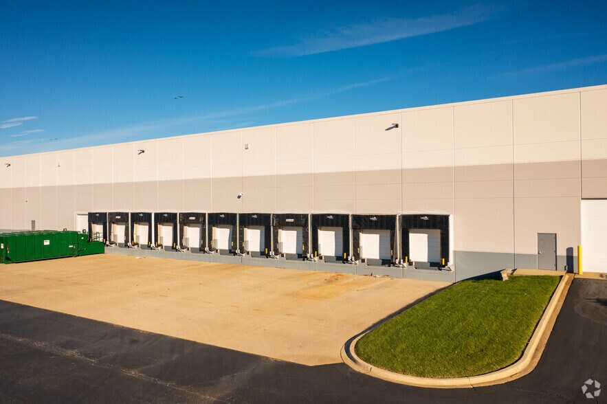 More Photos Of 425 Crossing Dr, University Park Warehouse For Lease