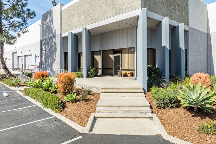 More Photos Of 14647-14667 Northam St, La Mirada Warehouse For Lease