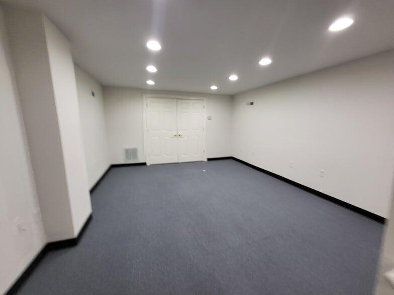 More Photos Of 8626 Brooks Dr, Easton Office For Lease
