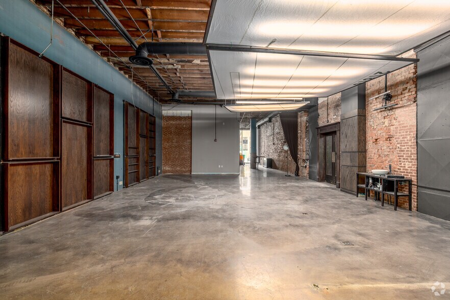 More Photos Of 221 S Tryon St, Charlotte Storefront Retail Office For Sale