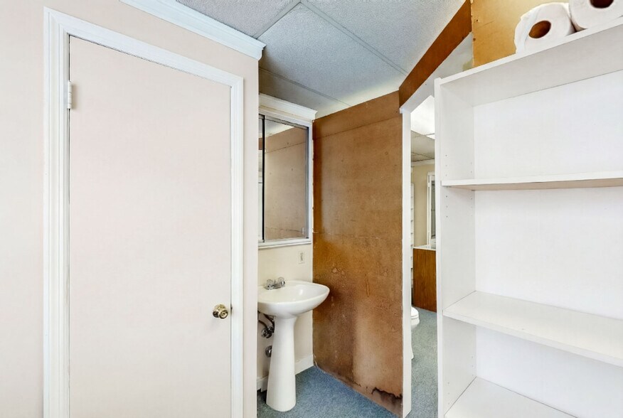 More Photos Of 1564 Becker St, Schenectady Storefront For Sale