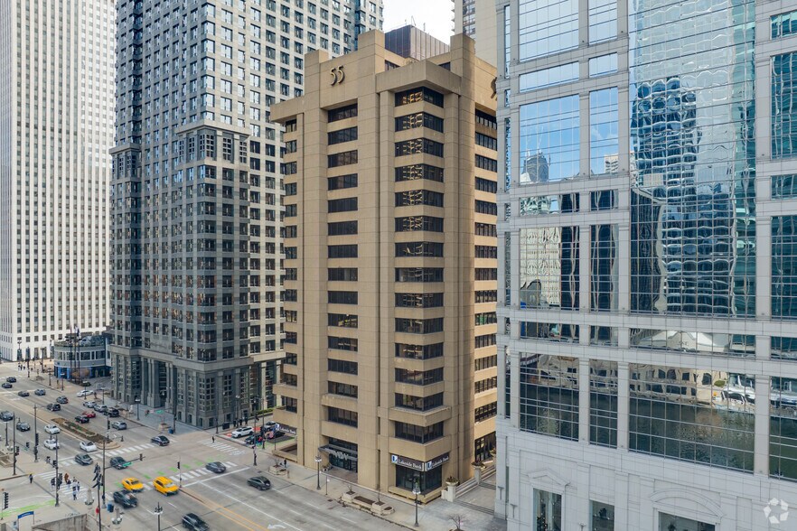 More Photos Of 55 W Wacker Dr, Chicago Office For Lease