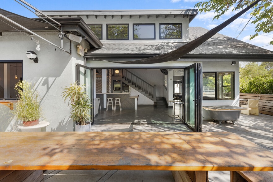 More Photos Of 751 N Virgil Ave, Los Angeles Restaurant For Lease