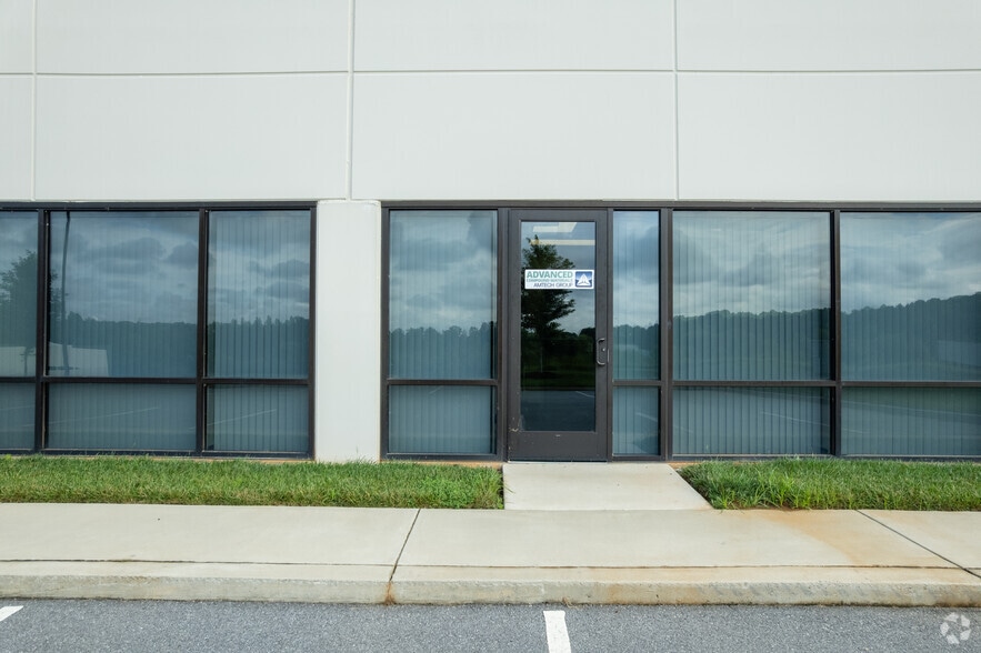 More Photos Of 140 Corporate Dr, Spartanburg Research And Development For Lease