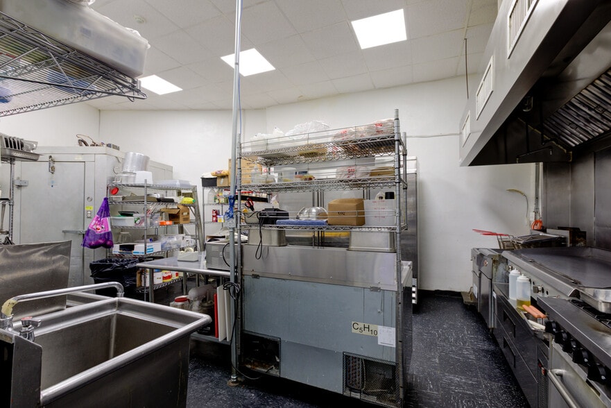 More Photos Of 1517 N 4th St, Philadelphia Showroom For Sale