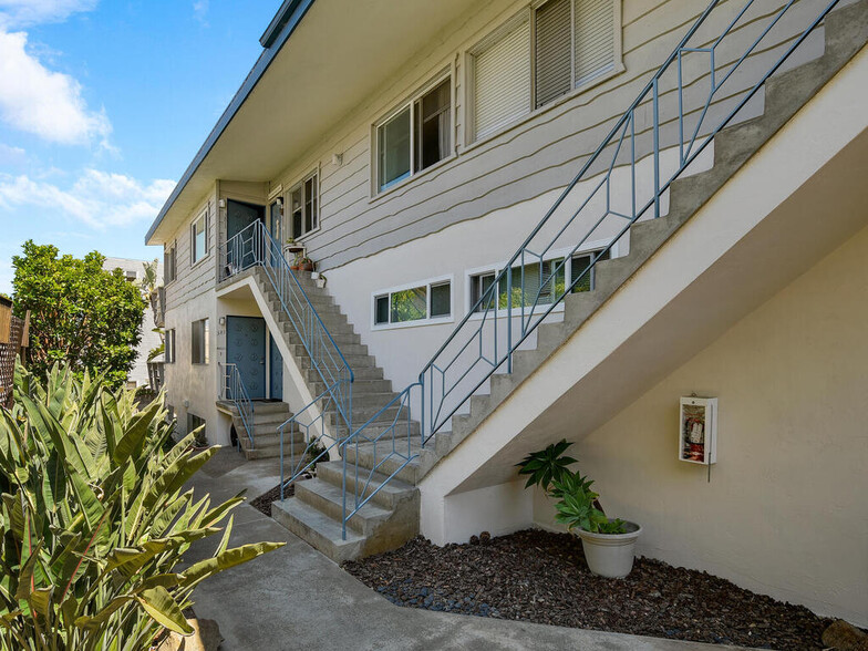 Primary Photo Of 375-381 Rosecrans St, San Diego Apartments For Sale