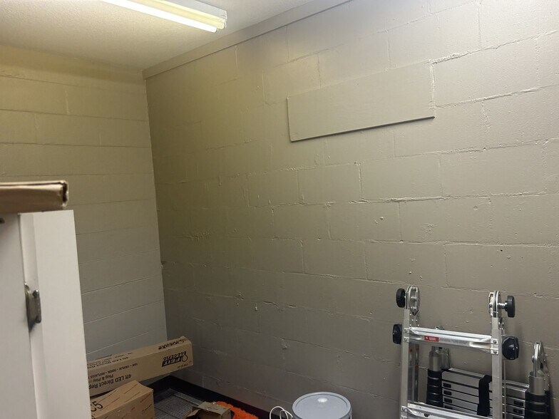 More Photos Of 2413 Crill Ave, Palatka Office For Sale