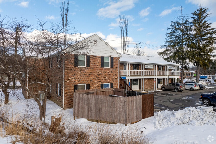 More Photos Of 228 Triangle St, Amherst Office For Sale