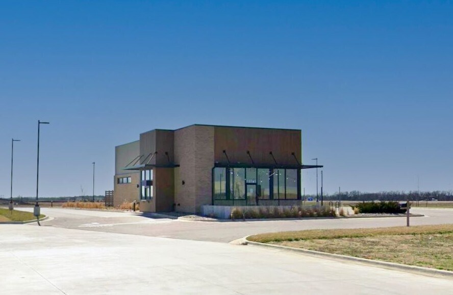 Primary Photo Of 18731 W Kellogg Dr, Goddard General Retail For Lease