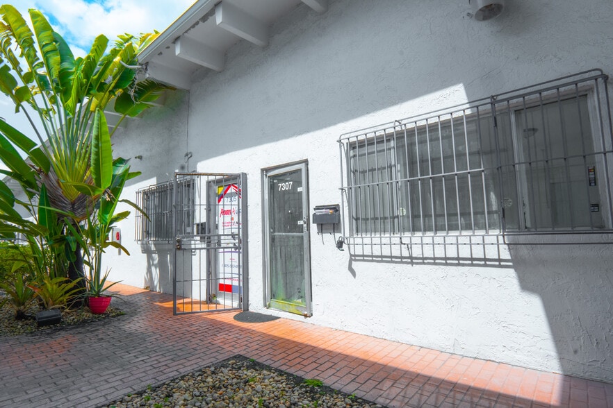 More Photos Of 7251-7309 NW 12th St, Miami Warehouse For Lease