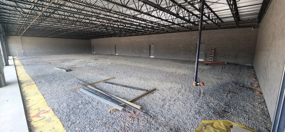 More Photos Of 1201 E Main St, Pulaski General Retail For Lease