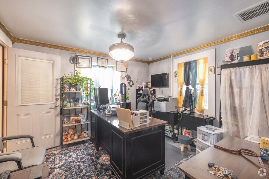 More Photos Of 24 Sycamore Ave, Charleston General Retail For Sale