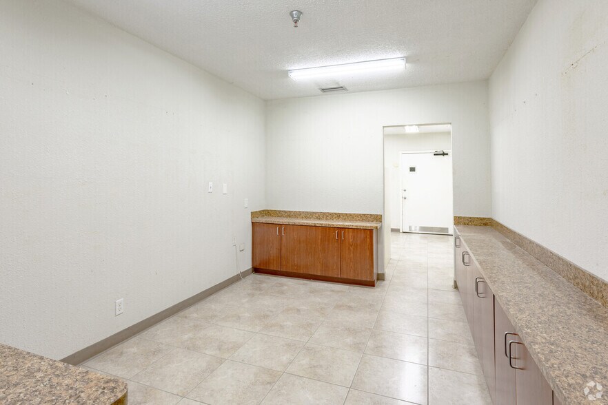 More Photos Of 750 NW 57th Ct, Fort Lauderdale Manufacturing For Sale