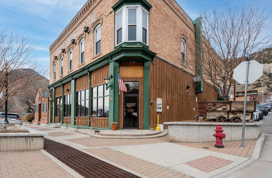 More Photos Of 502 Main Street, New Castle Hotel For Sale