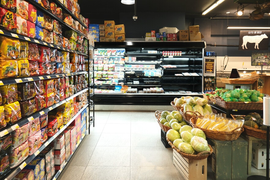 More Photos Of 14206 41st Ave, Flushing Supermarket For Lease