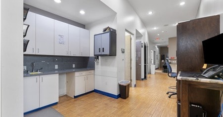 More Photos Of 10480 Main St, Houston Healthcare For Sale