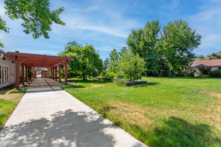 More Photos Of 2399 N State Street, Ukiah Manufacturing For Lease