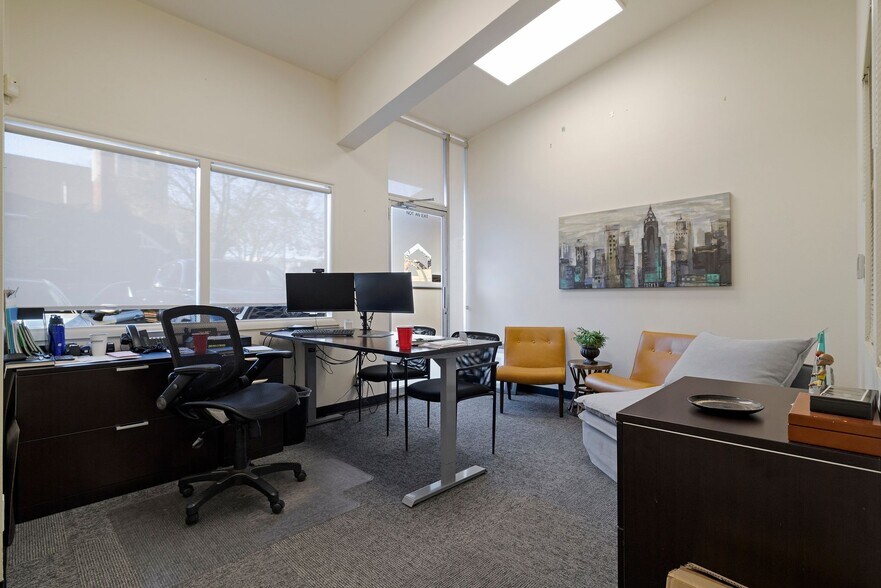 More Photos Of 300-308 Salem St, Chico Office For Sale