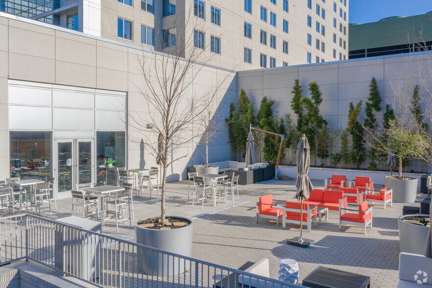 More Photos Of 800 N Wolfe St, Baltimore Hotel For Lease