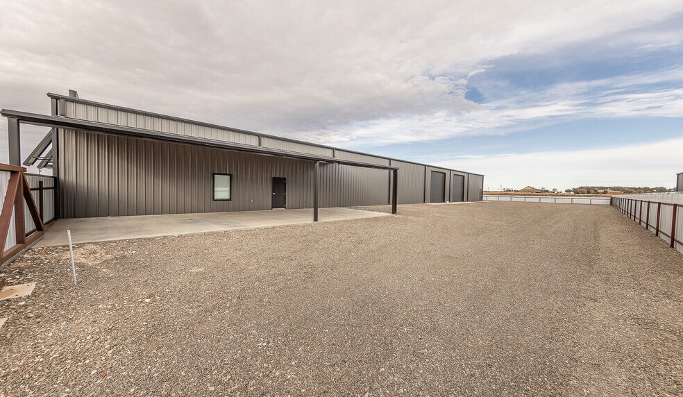 More Photos Of 9006 County Road 6820, Lubbock Warehouse For Lease