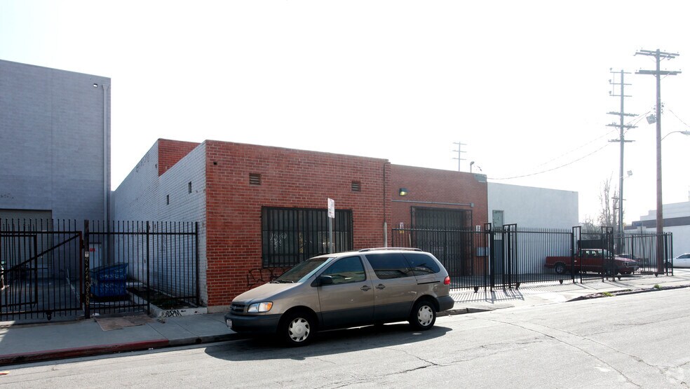 More Photos Of 984 McGarry St, Los Angeles Warehouse For Lease