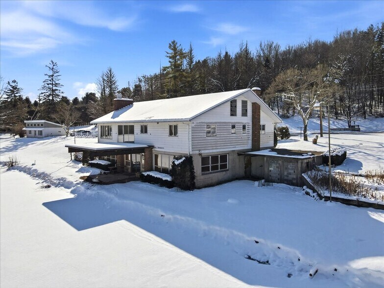More Photos Of 306 Merwinsburg Rd, Effort Apartments For Sale