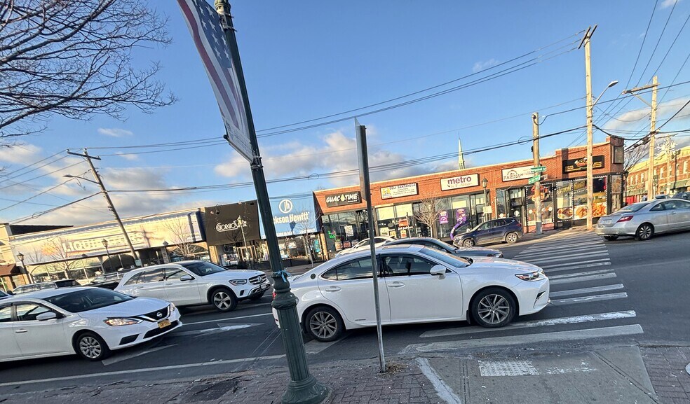 More Photos Of 968-984 Hempstead Tpke, Franklin Square Storefront For Sale
