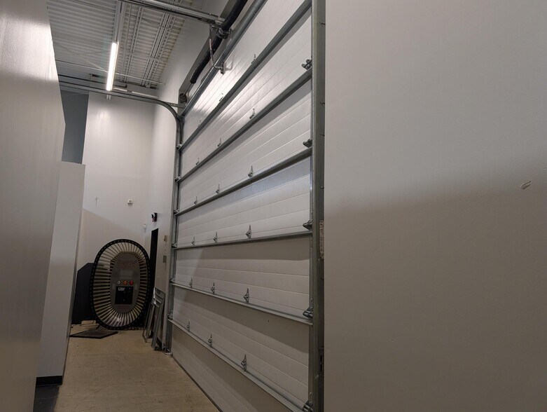 More Photos Of 569 S Main St, Englewood Storefront Retail Office For Lease