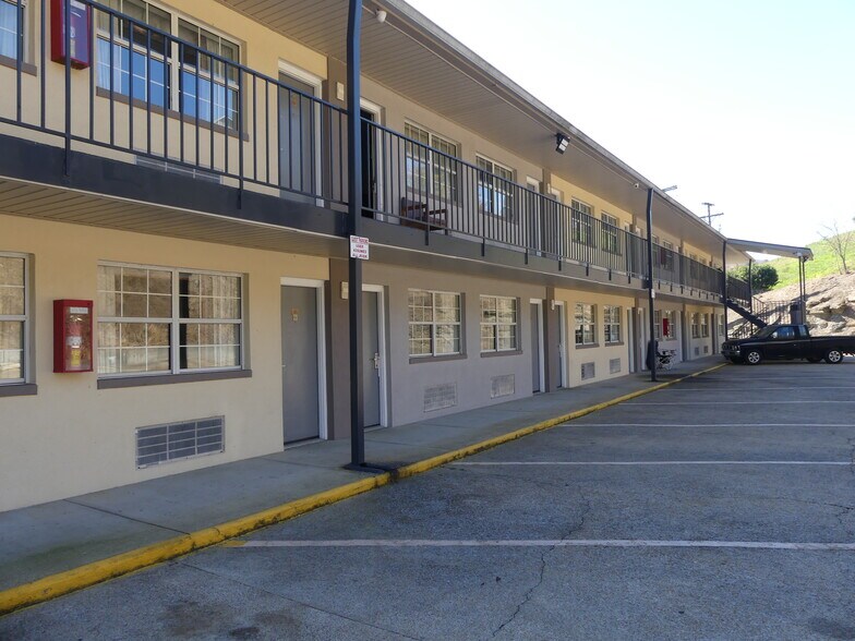 More Photos Of 3655 Cummings Hwy, Chattanooga Hotel For Sale