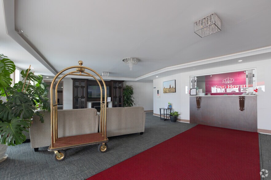 More Photos Of 112 King st, Palmerston Hotel For Sale