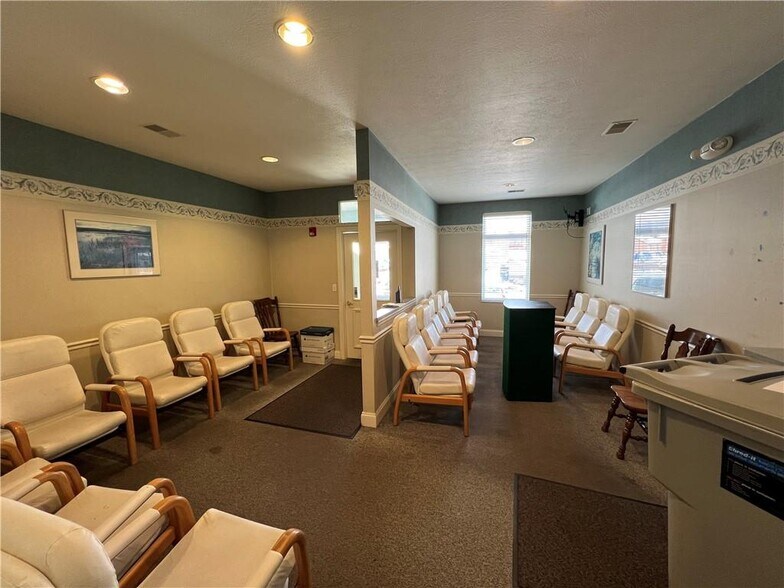 More Photos Of 93 Boundary Ln, Beaver Office For Sale