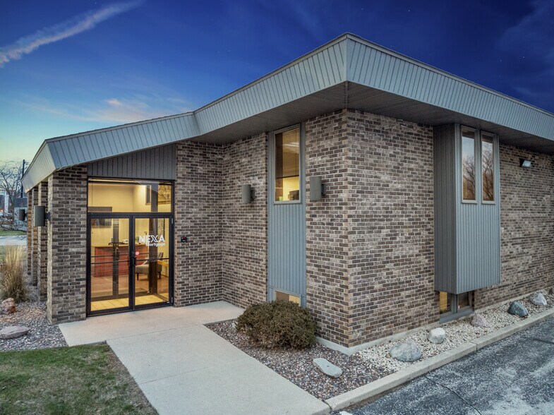 More Photos Of 812 Cormier Rd, Ashwaubenon Office For Lease