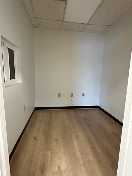 More Photos Of 713-741 Cady Dr, Fort Washington Storefront Retail Office For Lease