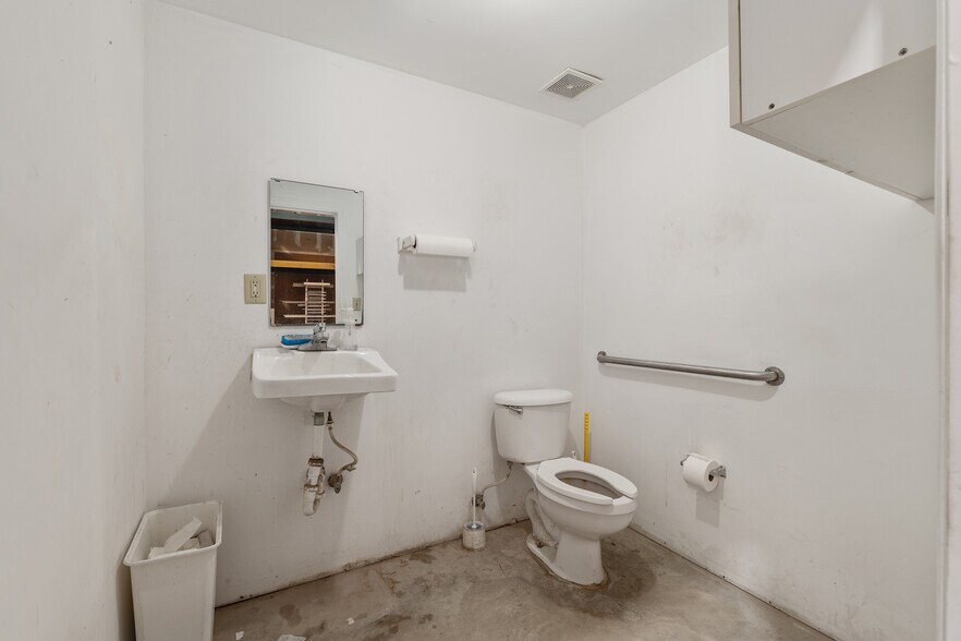More Photos Of 26509 NW Us-27, High Springs Warehouse For Sale