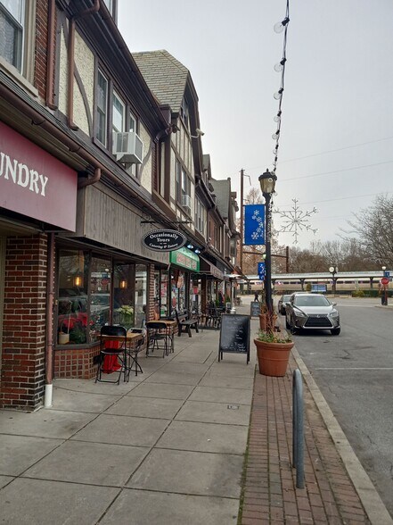 More Photos Of 14 Park Ave, Swarthmore Storefront Retail Residential For Lease