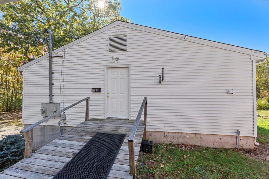 More Photos Of 497 Winthrop Rd, Deep River Restaurant For Sale