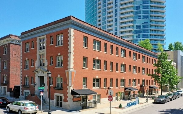 More Photos Of 117-127 W Grant St, Minneapolis Apartments For Lease