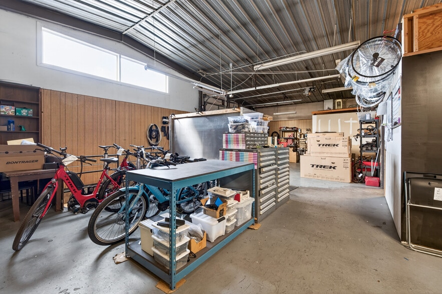 More Photos Of 1040 Dakota Dr, Mendota Heights Freestanding For Sale