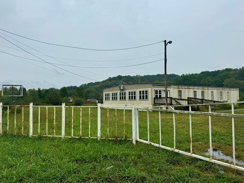 More Photos Of 264 Coal River Rd, Glen Daniel Medical For Sale