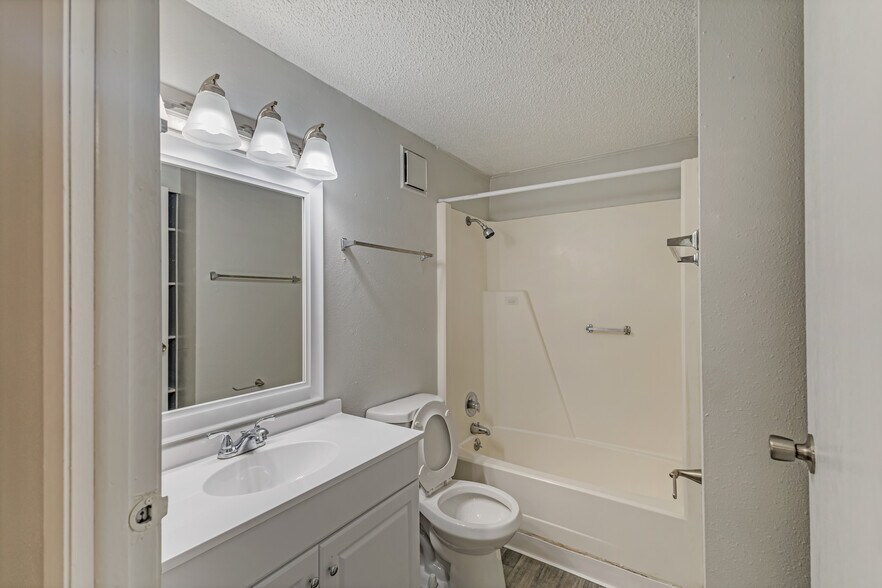 More Photos Of 965 Candlelight Blvd, Brooksville Apartments For Sale