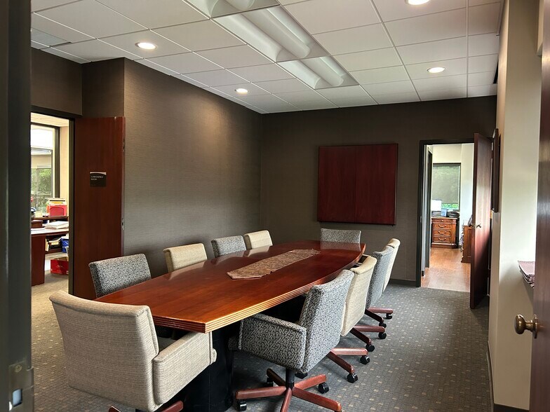 More Photos Of 3499 Lexington Ave N, Saint Paul Office For Sale