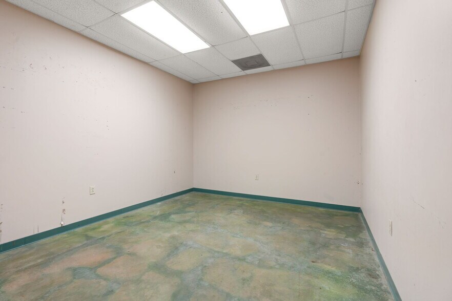 More Photos Of 2200 Sciaaca Rd, Spring Office For Sale