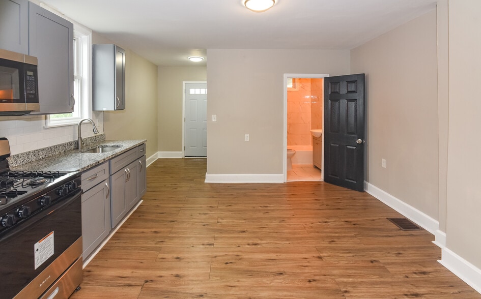 More Photos Of 15 Sollers Point Rd, Dundalk Multifamily For Sale