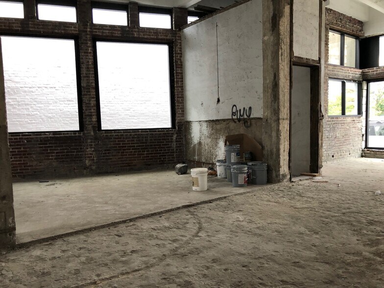 More Photos Of 433 Madison Ave, Memphis General Retail For Sale
